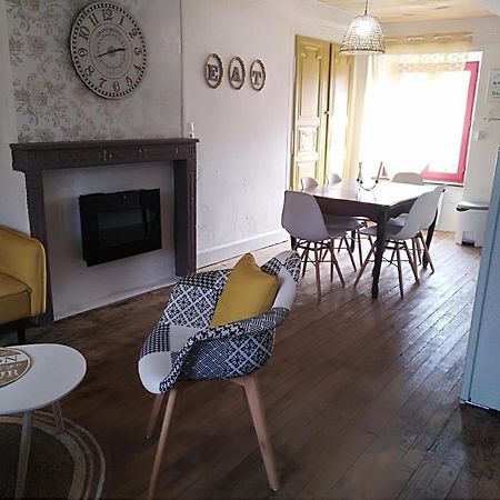 Appartement Cozy Dans Maison Privee Tauves Eksteriør bilde