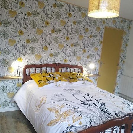 Appartement Cozy Dans Maison Privee Tauves Eksteriør bilde