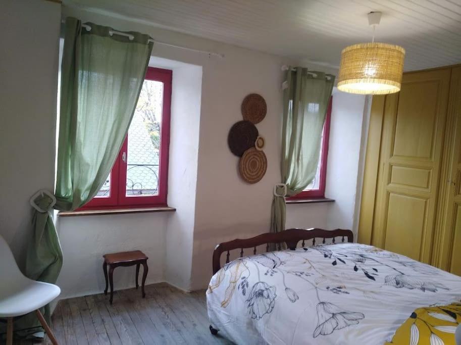 Appartement Cozy Dans Maison Privee Tauves Eksteriør bilde