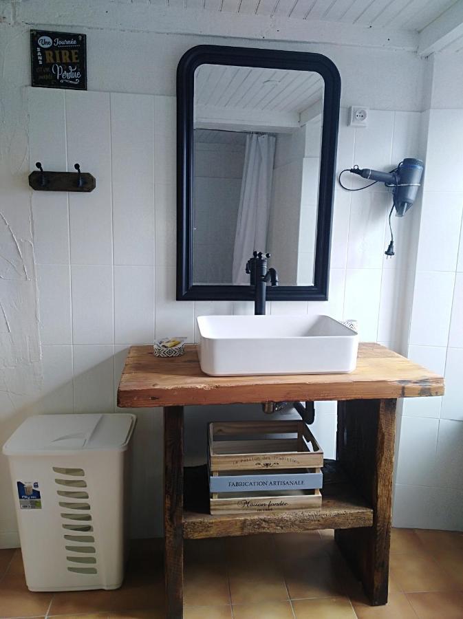Appartement Cozy Dans Maison Privee Tauves Eksteriør bilde