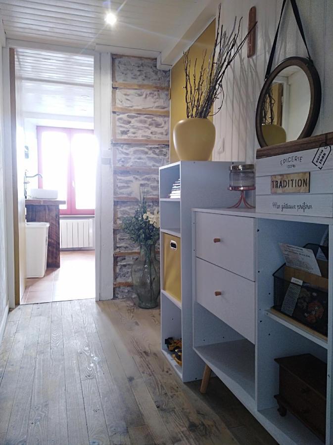 Appartement Cozy Dans Maison Privee Tauves Eksteriør bilde