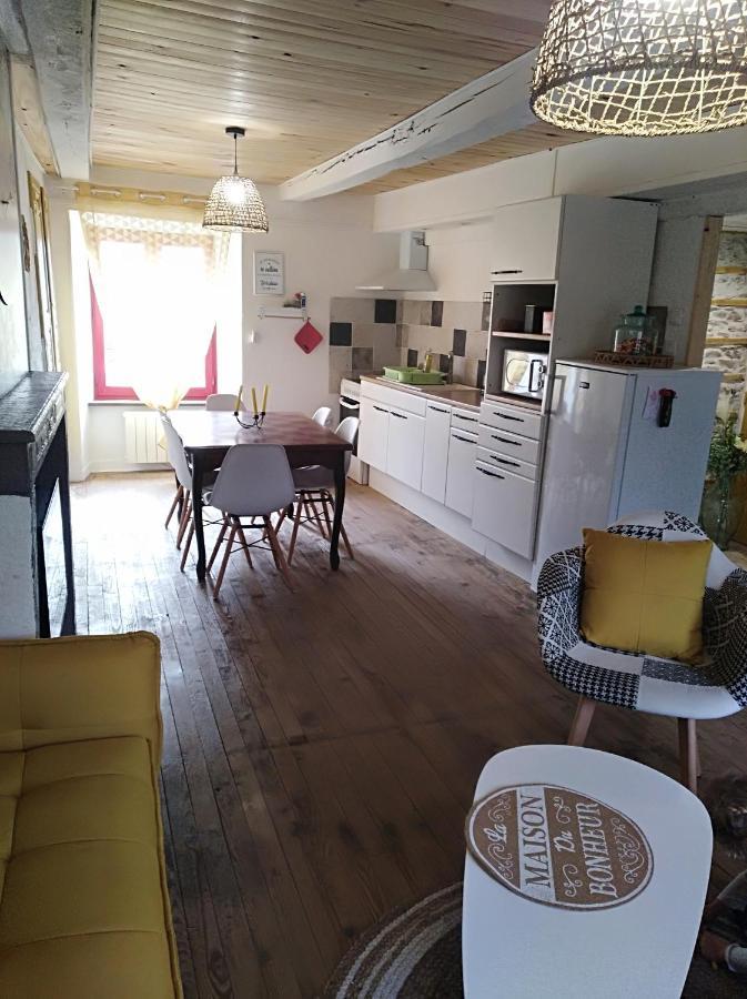 Appartement Cozy Dans Maison Privee Tauves Eksteriør bilde