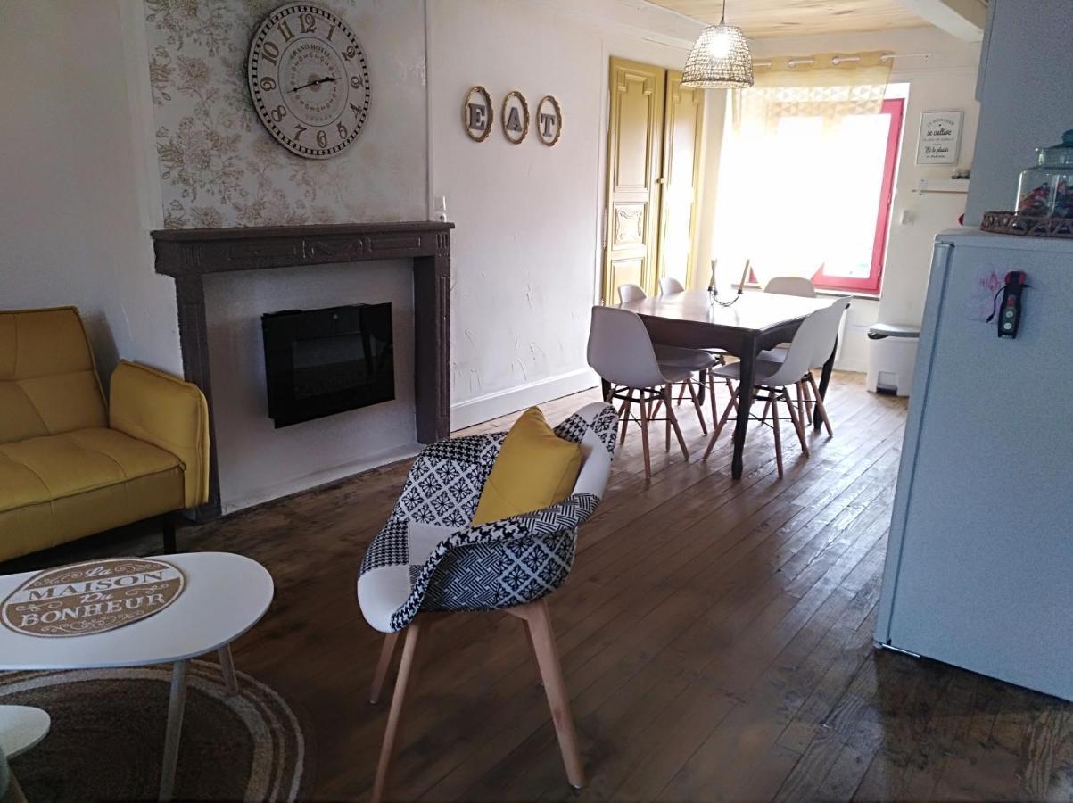 Appartement Cozy Dans Maison Privee Tauves Eksteriør bilde
