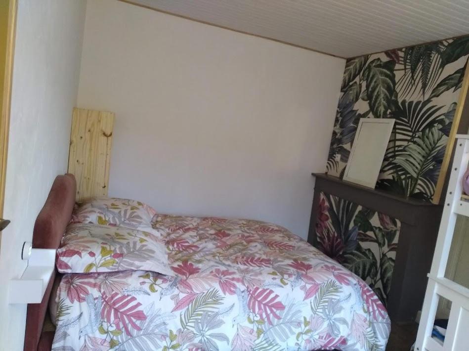 Appartement Cozy Dans Maison Privee Tauves Eksteriør bilde
